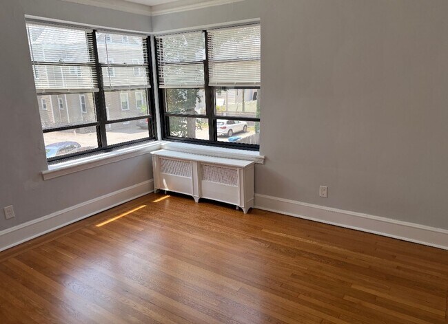Building Photo - WAYLAND SQUARE REALTY (218)