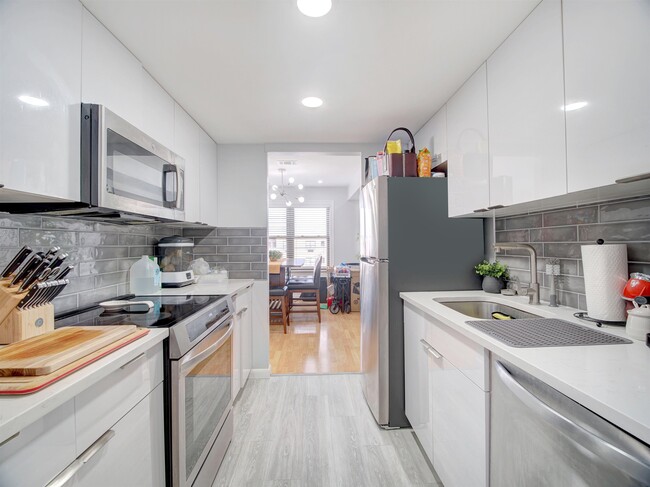 Building Photo - 8841 John F. Kennedy Blvd