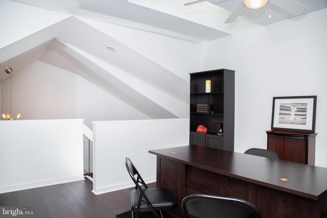 Building Photo - 828 Chanticleer