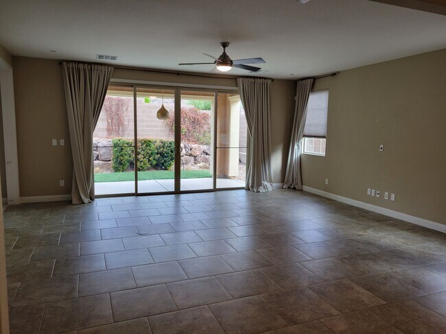 Building Photo - Gorgeous Pardee Home – 4 Bed | 3.5 Bath | ...