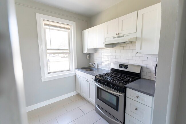 Building Photo - 711 Dekalb St