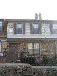 Building Photo - 181 Long Hill Rd