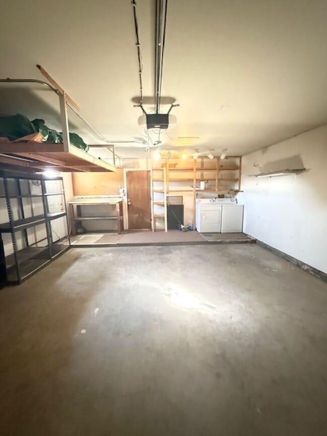 Building Photo - Nice 3 bedroom 2 bath located in Northeast Foothills on Cul De Sac St.