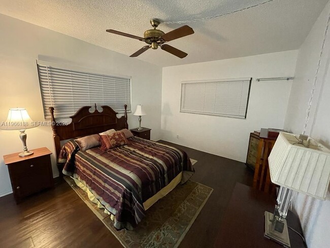 Building Photo - 1001 Hillcrest Ct