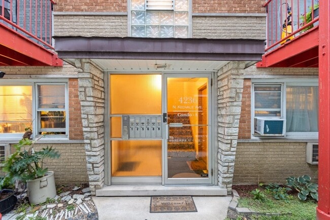 Building Photo - 4236 N Kedvale Ave