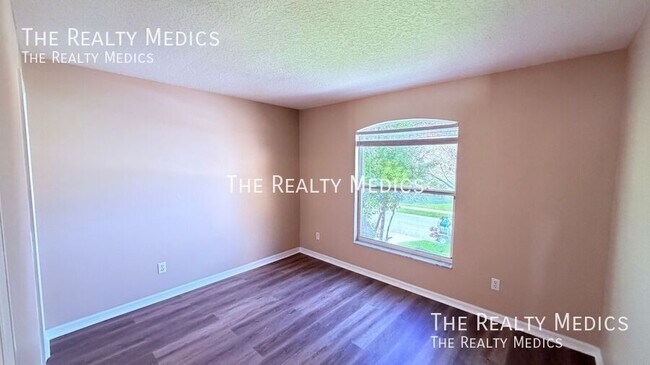 Building Photo - 2837 River Ridge Dr
