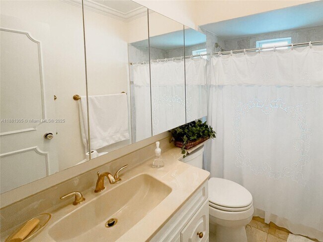 Building Photo - 7526 SW 58th Ave