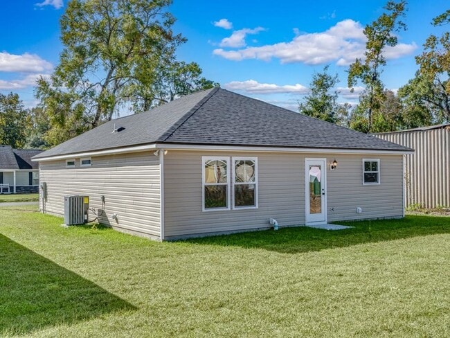 Building Photo - Spooktacular 3 Bedroom Available in Wakull...