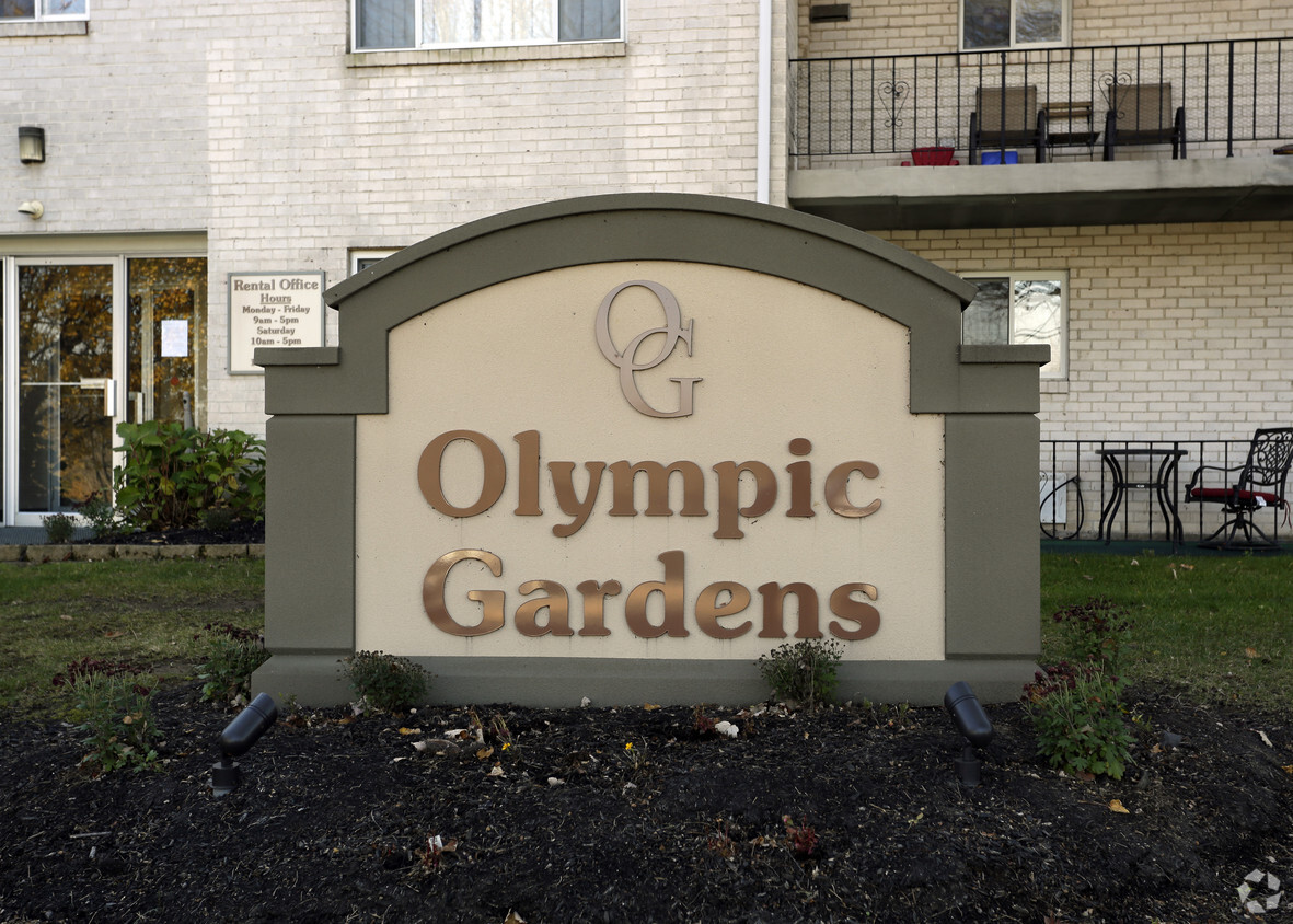 Olympic Gardens Apartments Whitehall