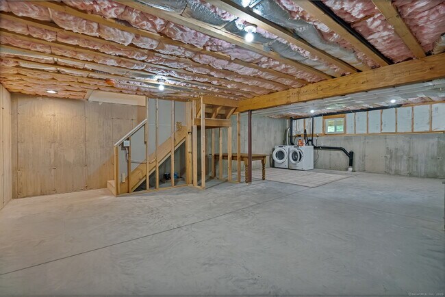 Building Photo - 204 Mountain Rd