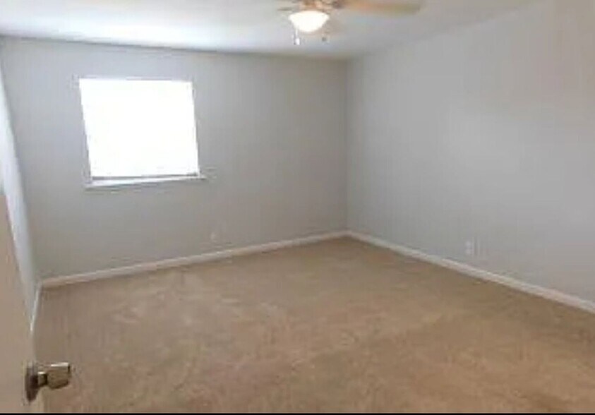 Building Photo - 420 Walton Ln