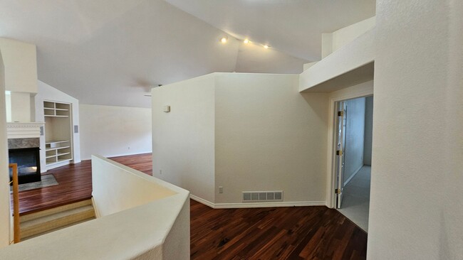 Building Photo - Executive Ranch in the Broadlands