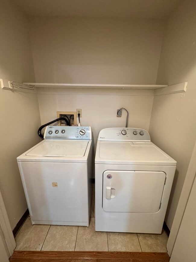 Building Photo - Top Floor Apartment for Rent in Bridgewater