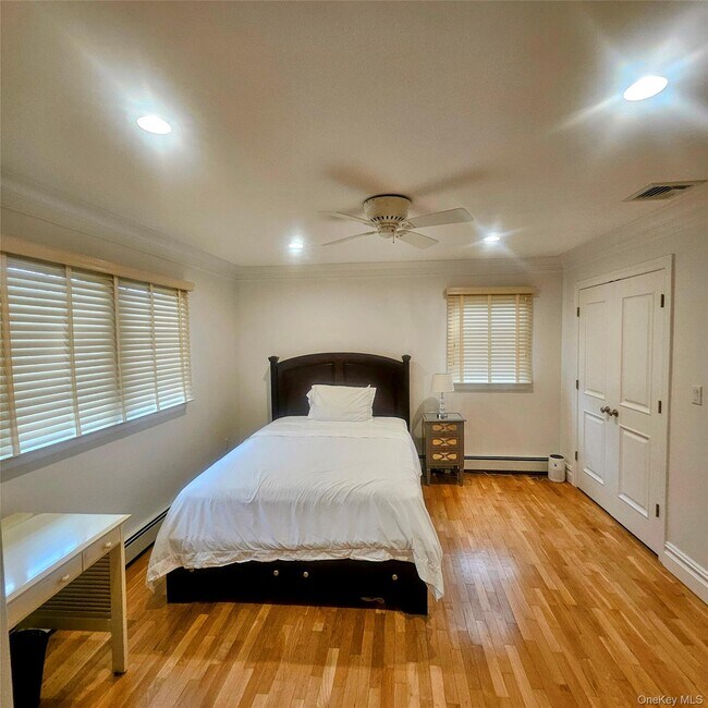 Building Photo - 10 Foxwood Ln