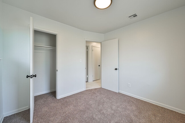 Building Photo - 505 N Norman Ave