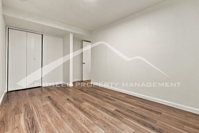 Building Photo - 648 Buchanan Ln
