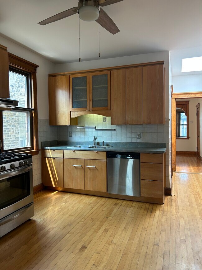 Building Photo - 2113 N Springfield Ave