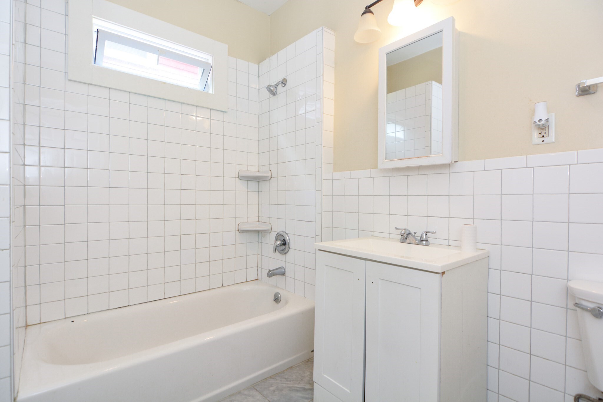 Building Photo - 46 Evelyn St