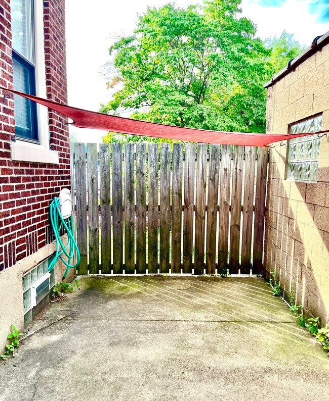 Building Photo - 219 Main St