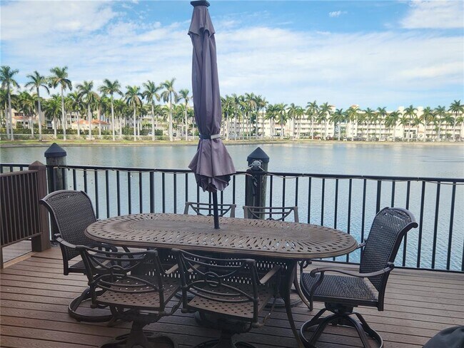 Building Photo - 6290 Bahia Del Mar Cir N