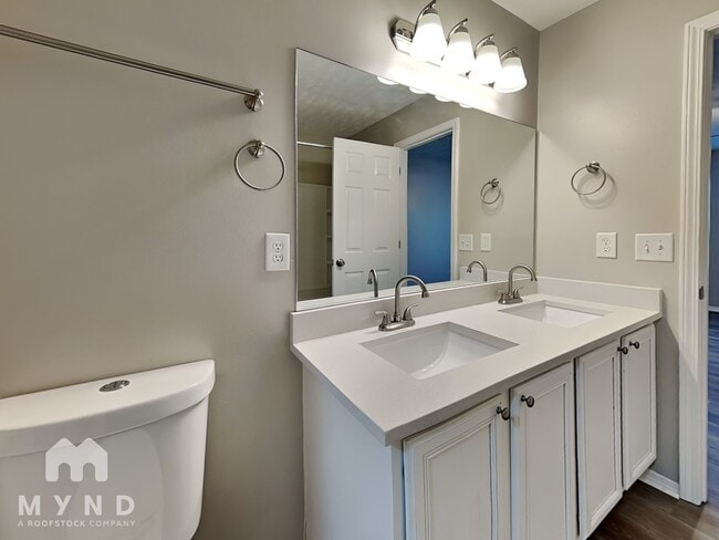 Building Photo - 2838 Creekbend Dr
