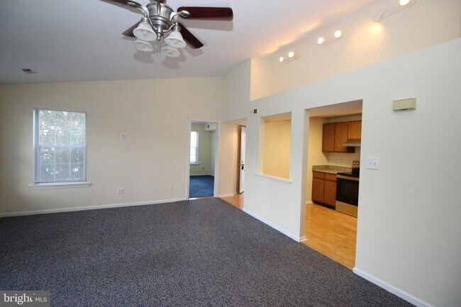 Building Photo - 2604 Beacon Hill Dr