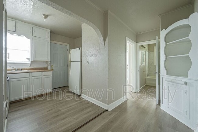 Building Photo - 1427 NE 28th St