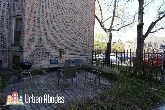 Building Photo - 1407 N Wicker Park Ave