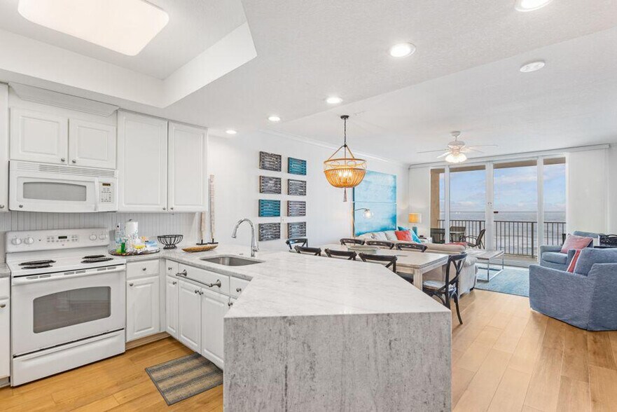 Building Photo - 365 E Beach Blvd