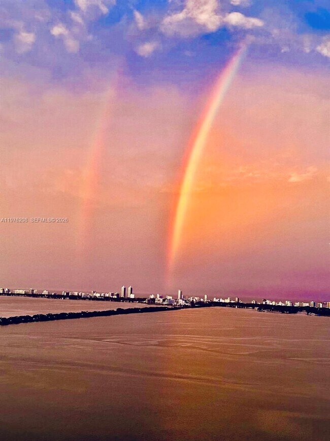 Building Photo - 700 NE 26th Terrace