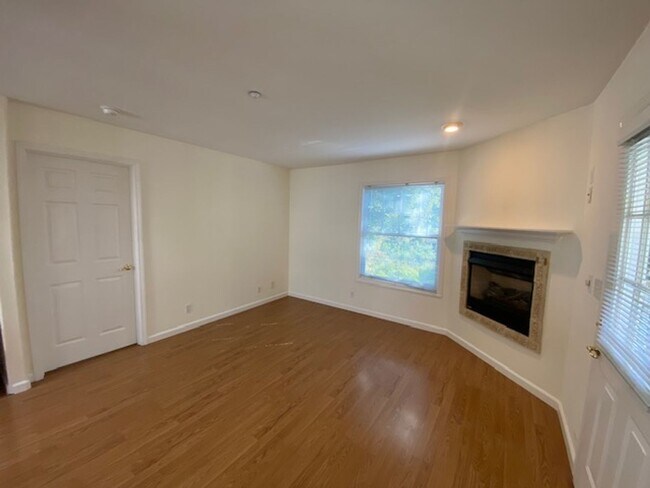 Building Photo - 794 Lighthouse Ave