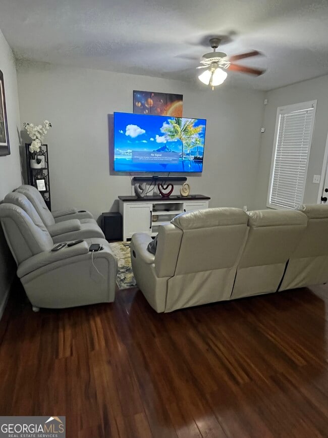 Building Photo - 500 Tulip Ln