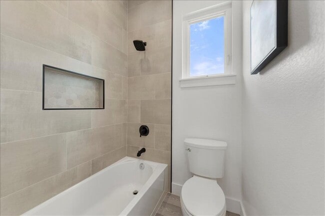 Building Photo - 110 Diamond Head Dr