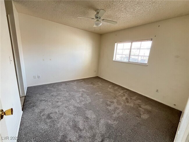 Building Photo - 101 Luna Way