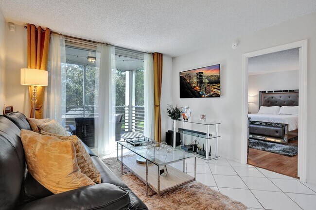 Building Photo - 9480 Poinciana Pl