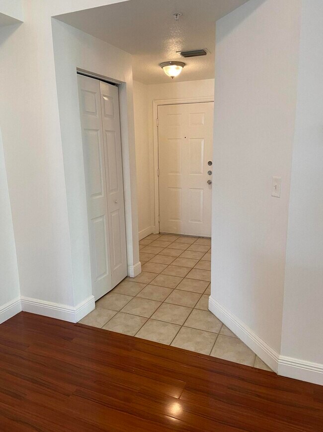 Building Photo - 9825 Baywinds Blvd