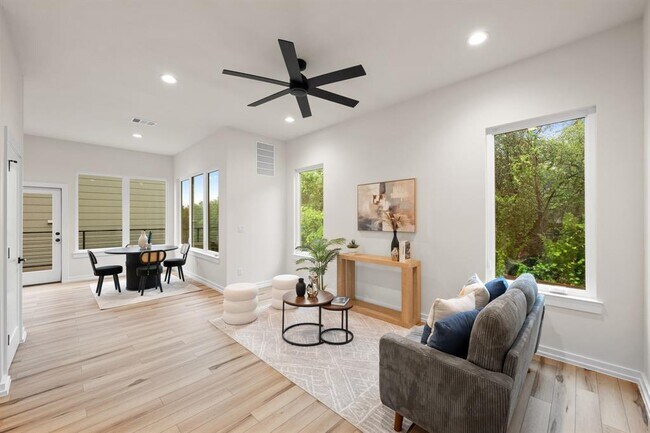 Building Photo - 2309 Montopolis Dr