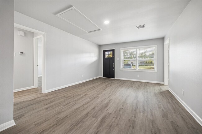 Building Photo - 5139 Enyart St