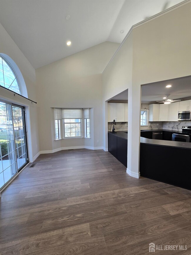 Building Photo - 14A Canterbury Dr