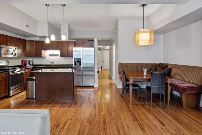 Building Photo - 165 N Canal St