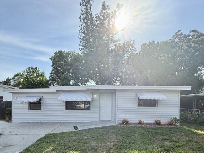 Primary Photo - 7800-7852 52nd St N
