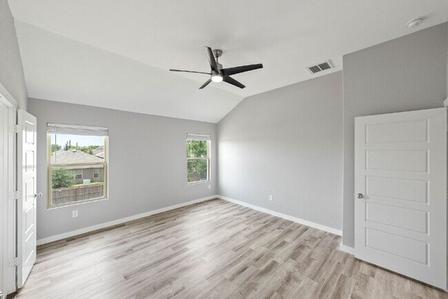 Building Photo - 4 Bedroom Corner Lot Rental with Spacious ...