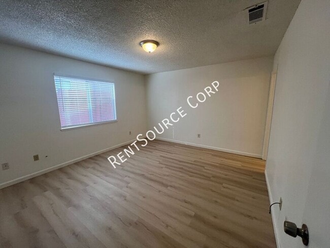 Building Photo - 841 Chateau Way