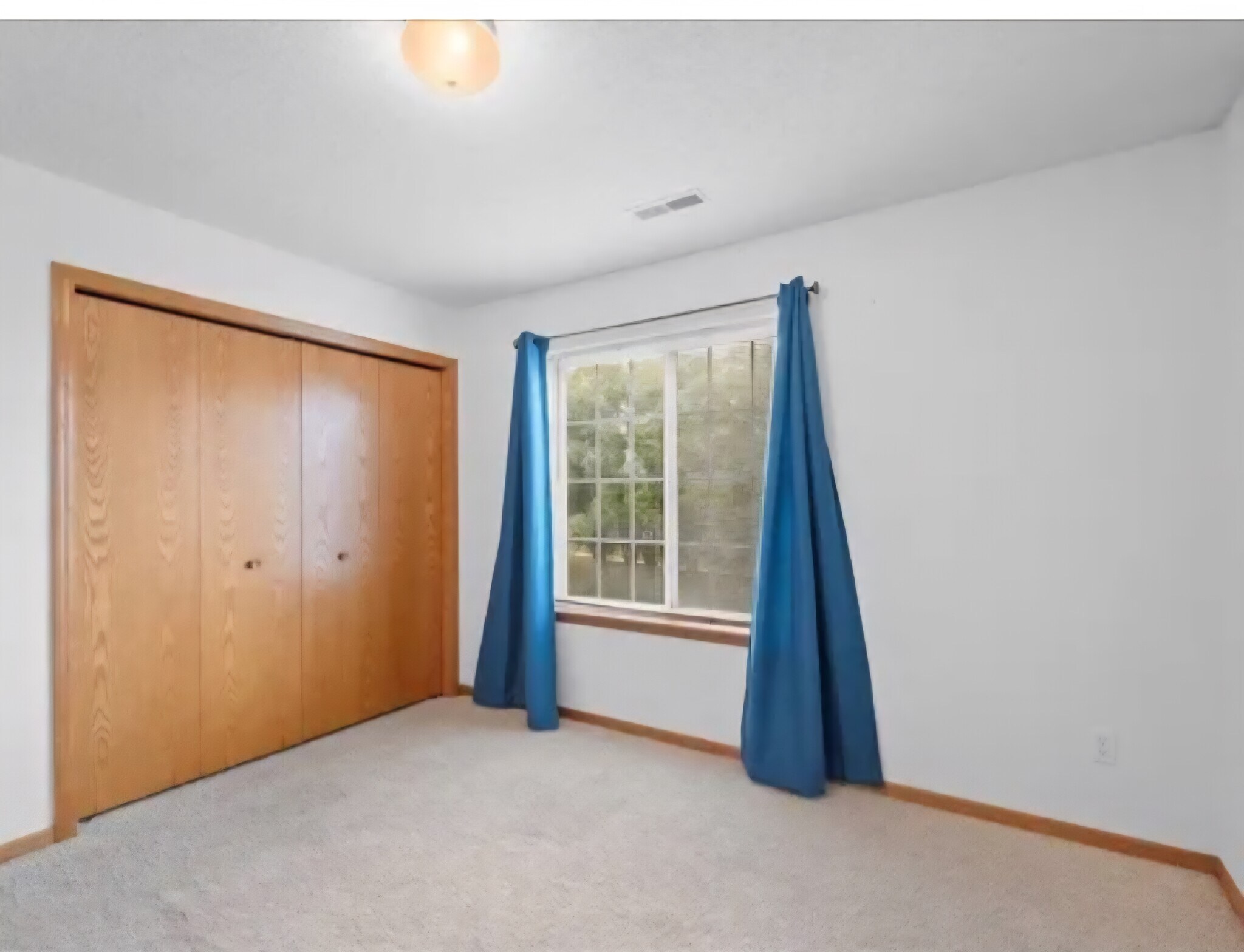 Building Photo - 1000 Duchess Dr