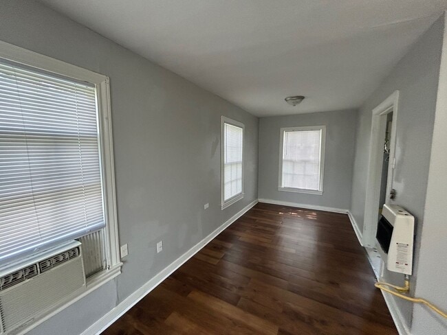 Building Photo - 3928 Homan Ave