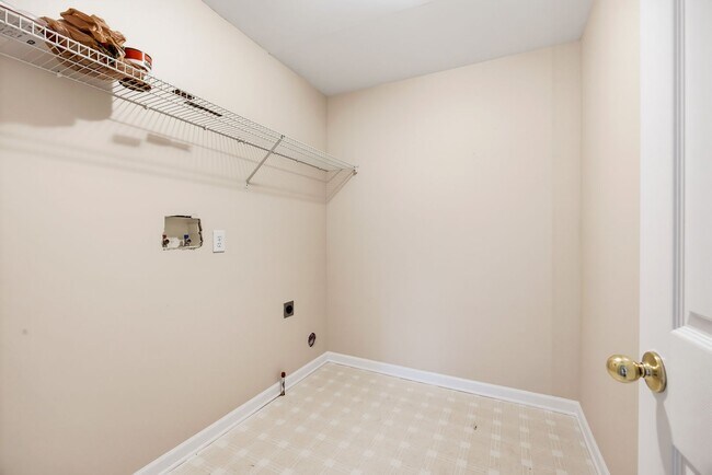 Building Photo - 181 Stoneforest Dr