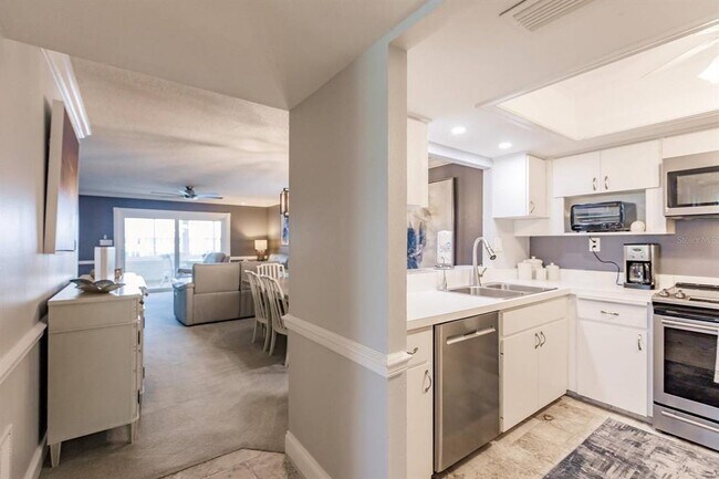 Building Photo - 1055 W Peppertree Dr