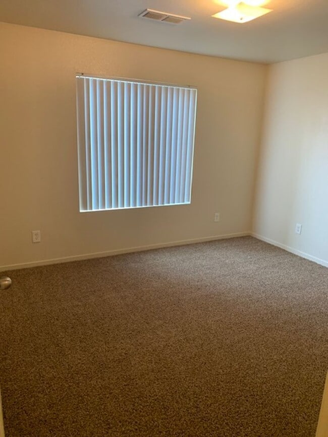 Building Photo - 2 Bed/2 Bath