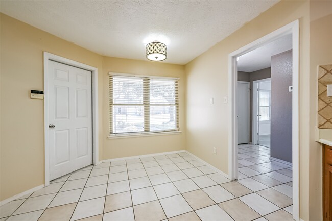 Building Photo - 2514 General Colony Dr