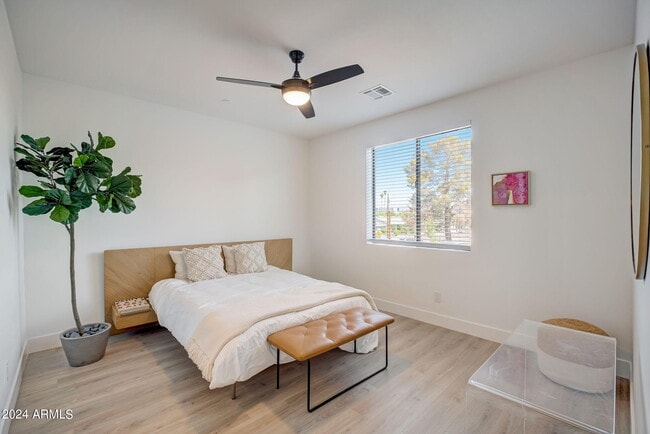 Building Photo - 777 W Coolidge St